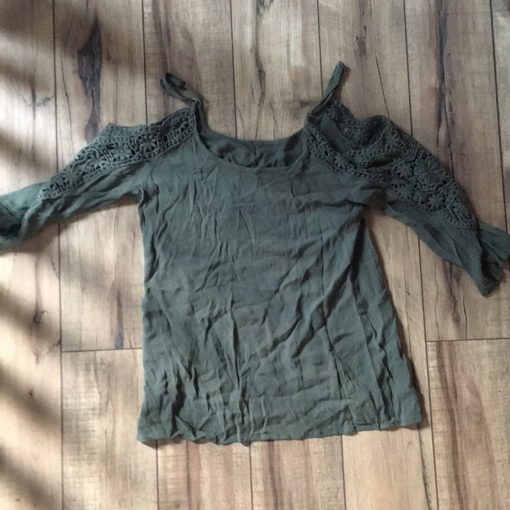 Xhilaration shoulder top size XS
